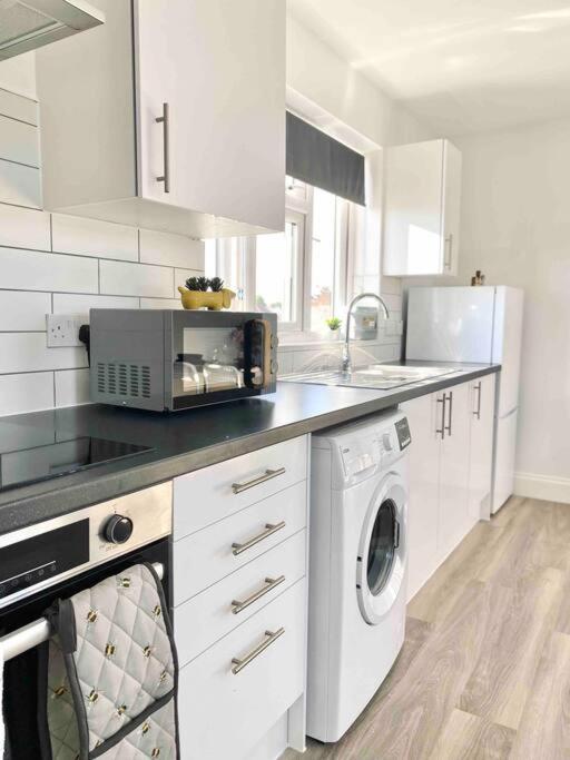 Bright Loft 30min To Apartment London