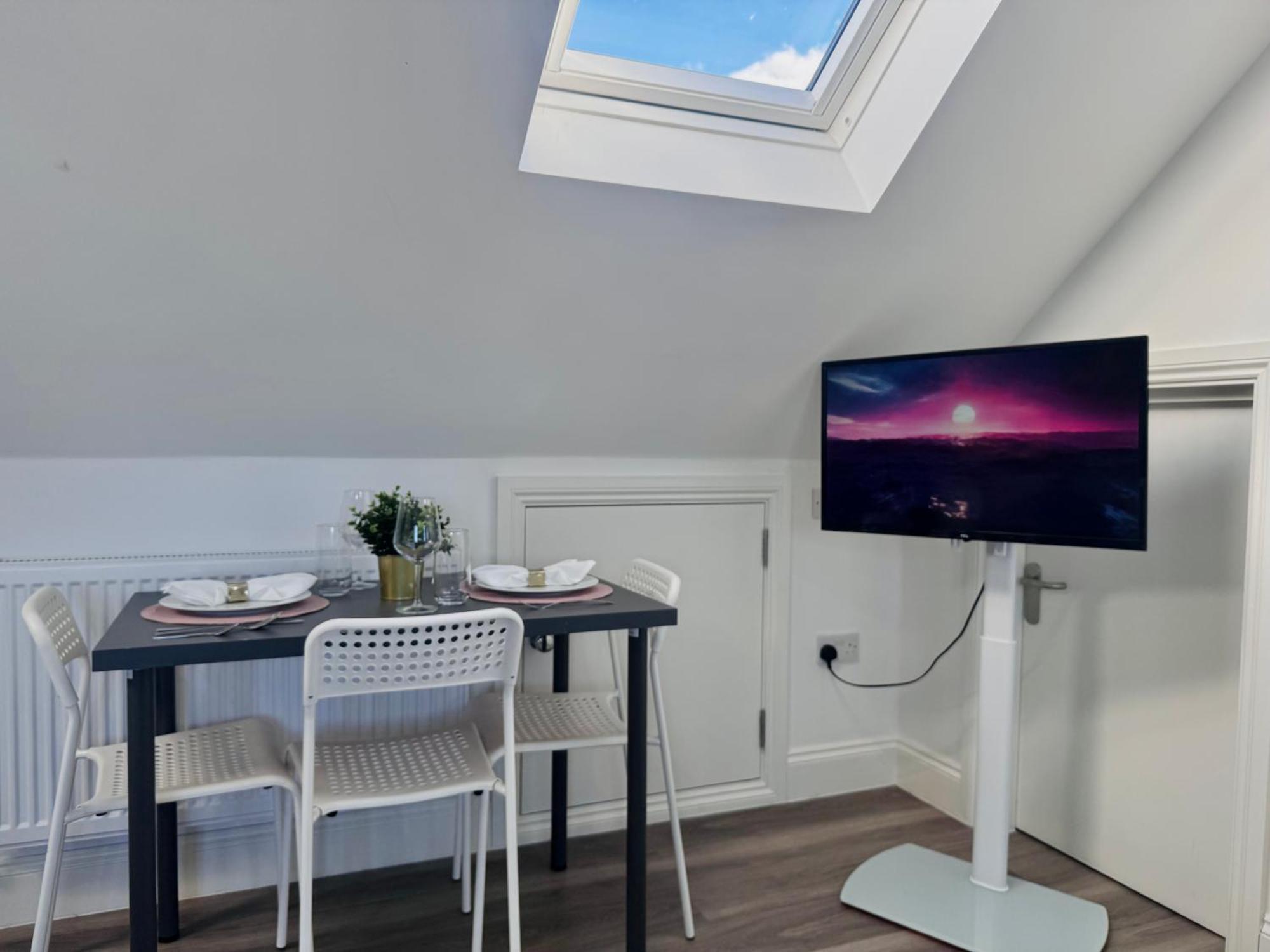 Bright Loft 30min To Apartment London