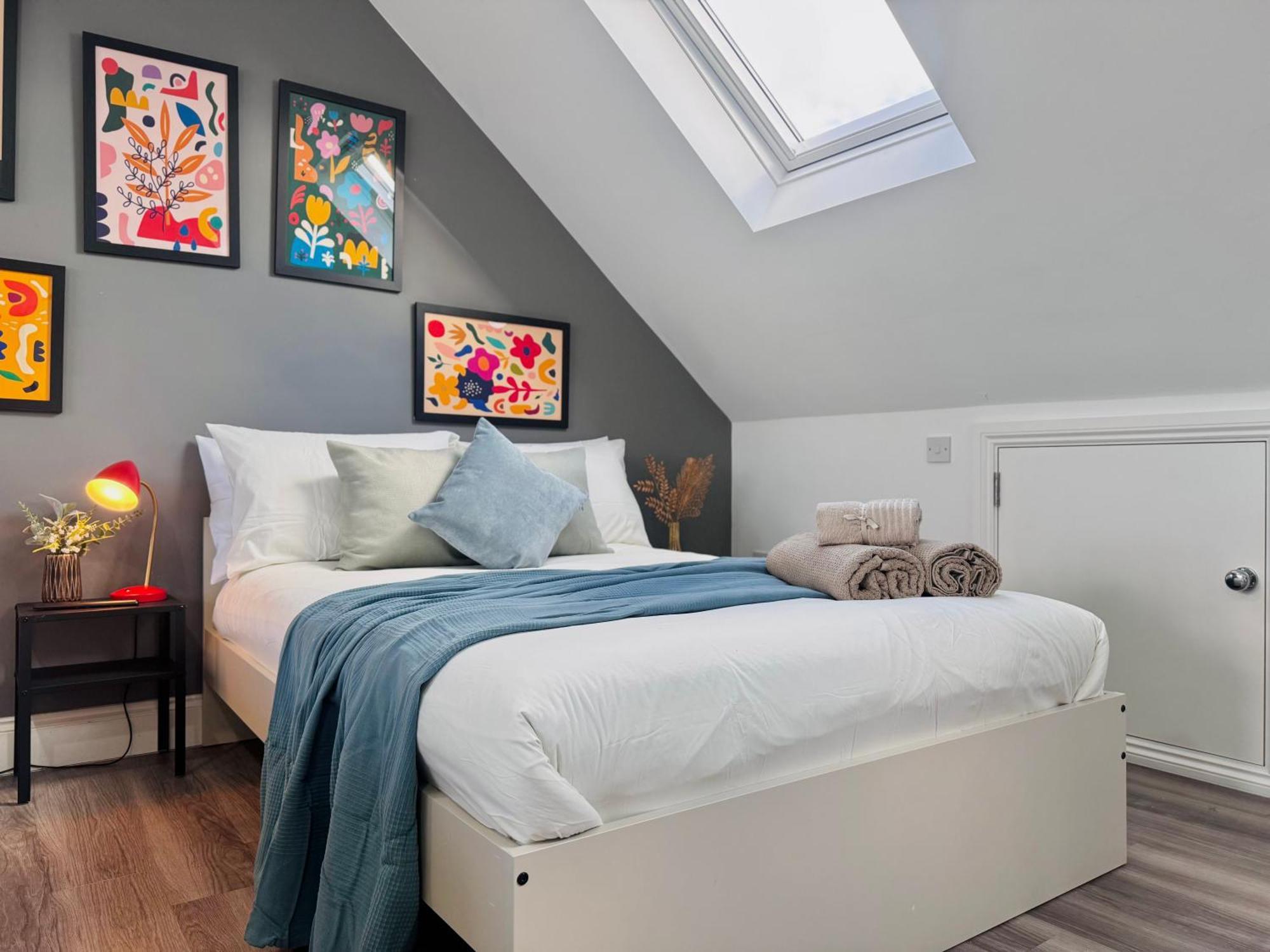 Bright Loft 30min To London